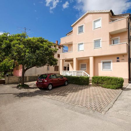 Apartments And Rooms Mladen Vodice Exterior foto