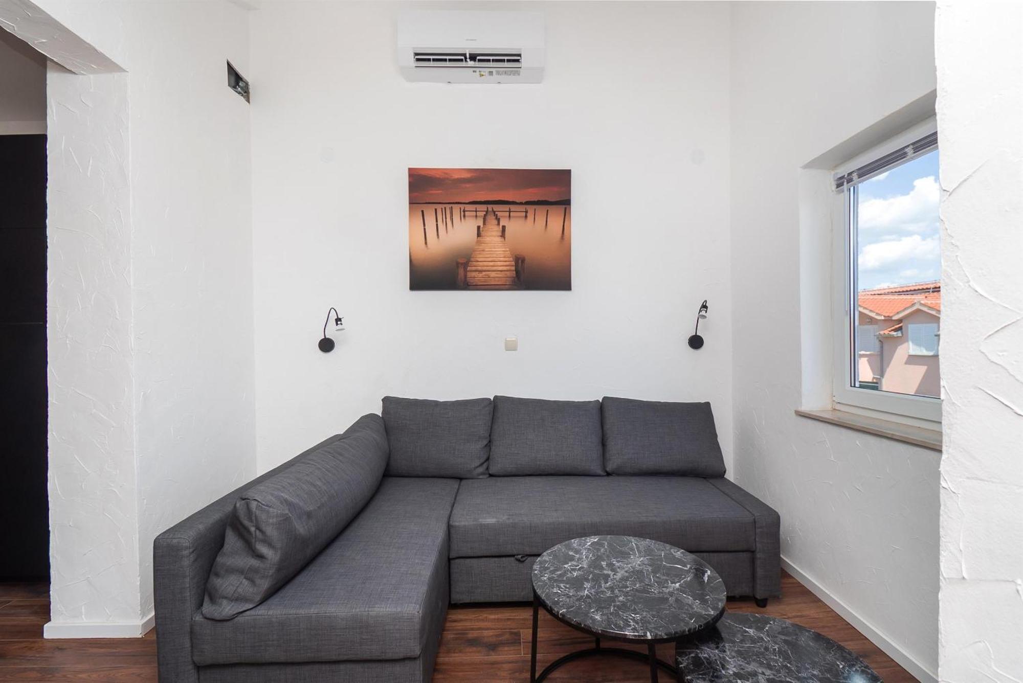 Apartments And Rooms Mladen Vodice Zimmer foto