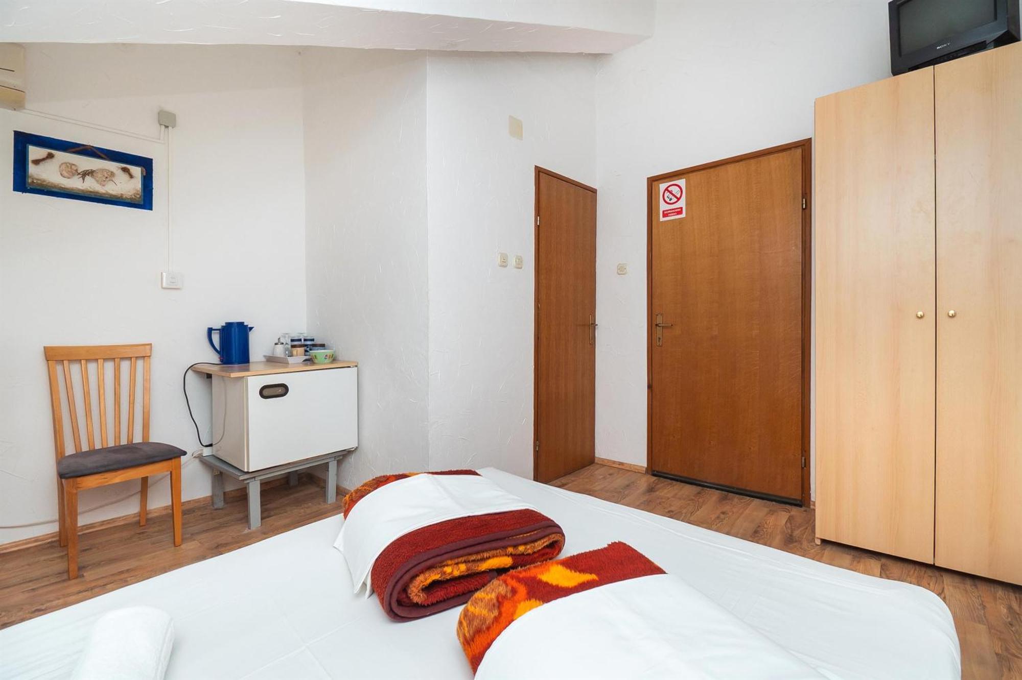 Apartments And Rooms Mladen Vodice Exterior foto