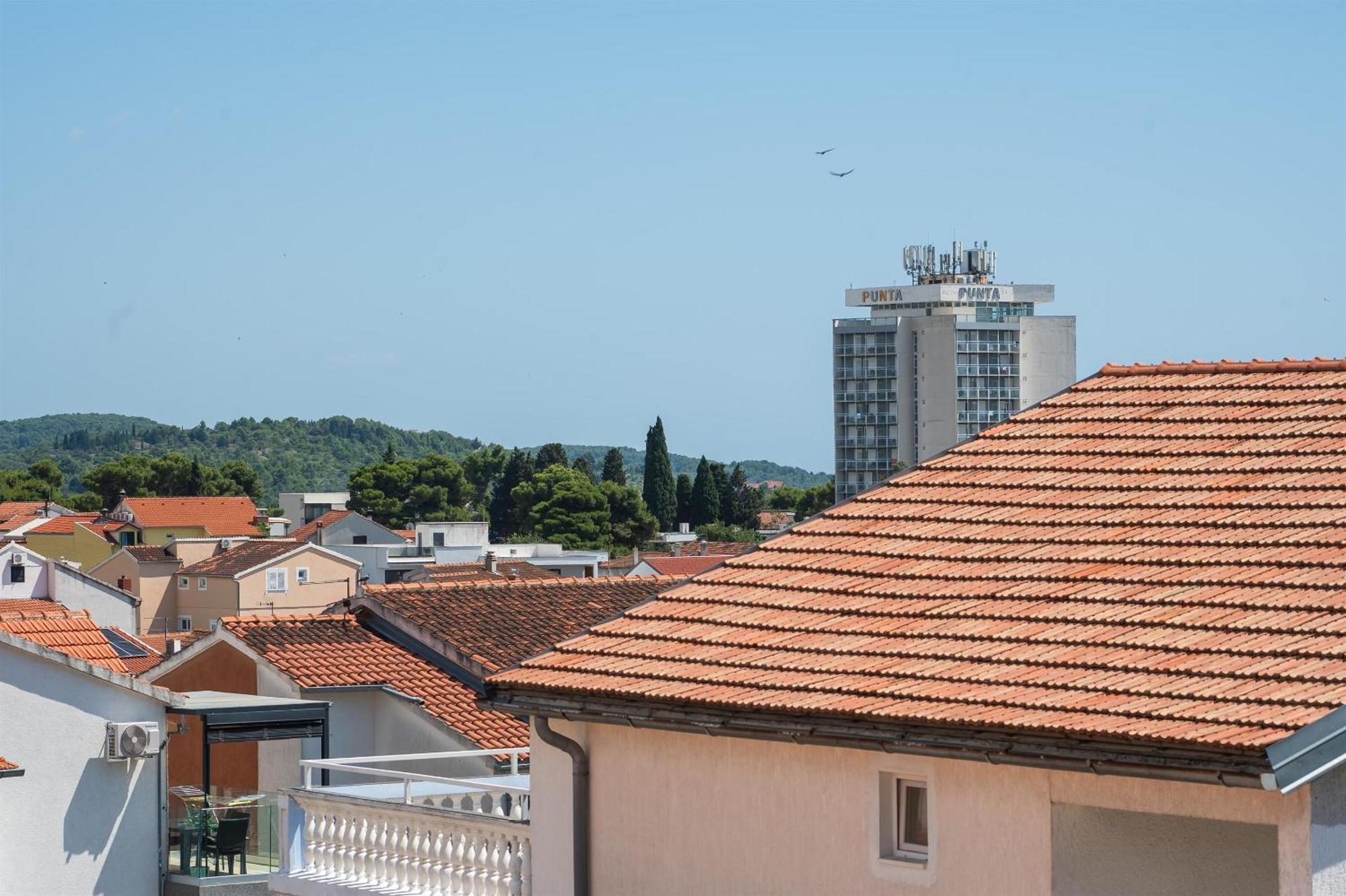 Apartments And Rooms Mladen Vodice Zimmer foto