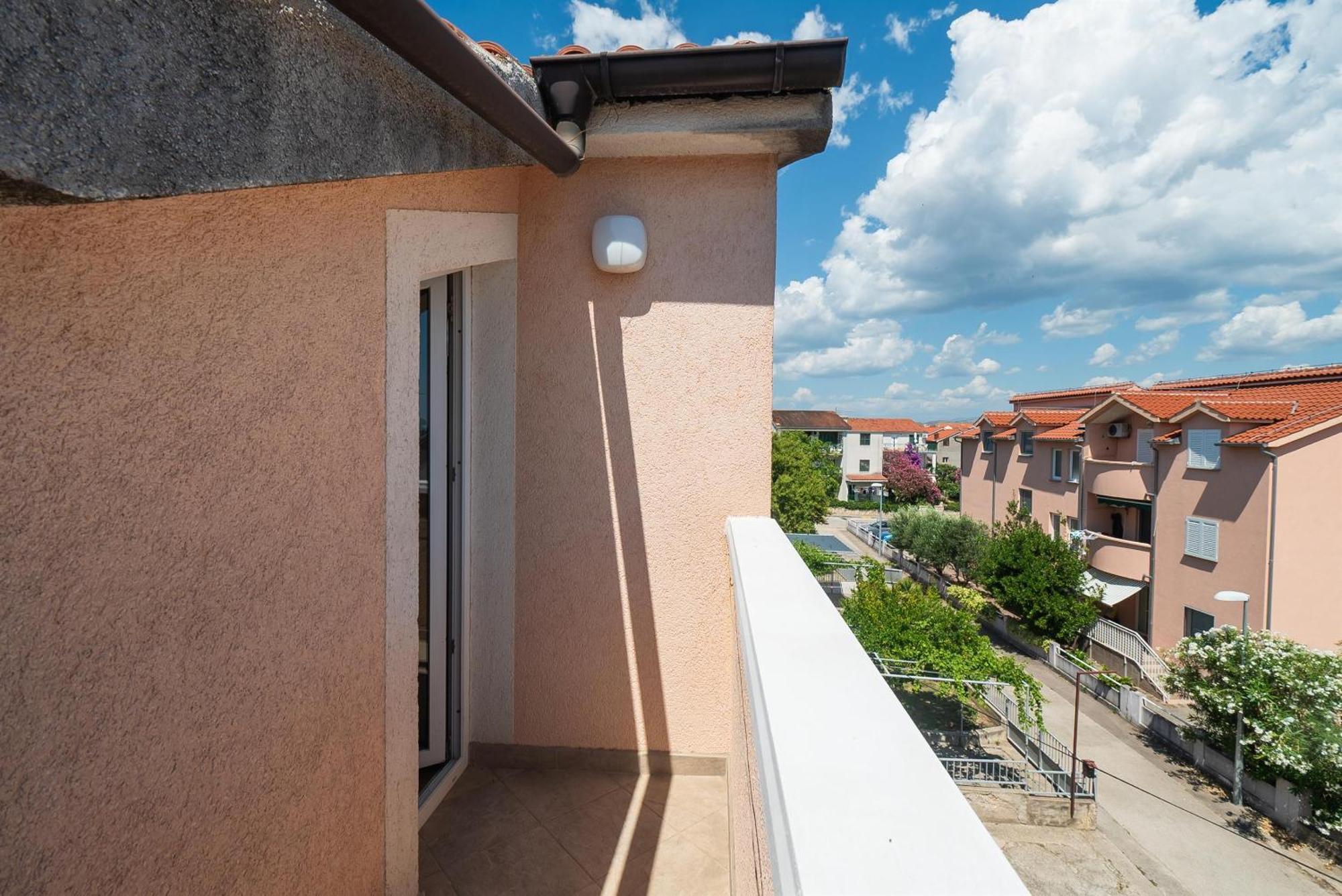 Apartments And Rooms Mladen Vodice Zimmer foto