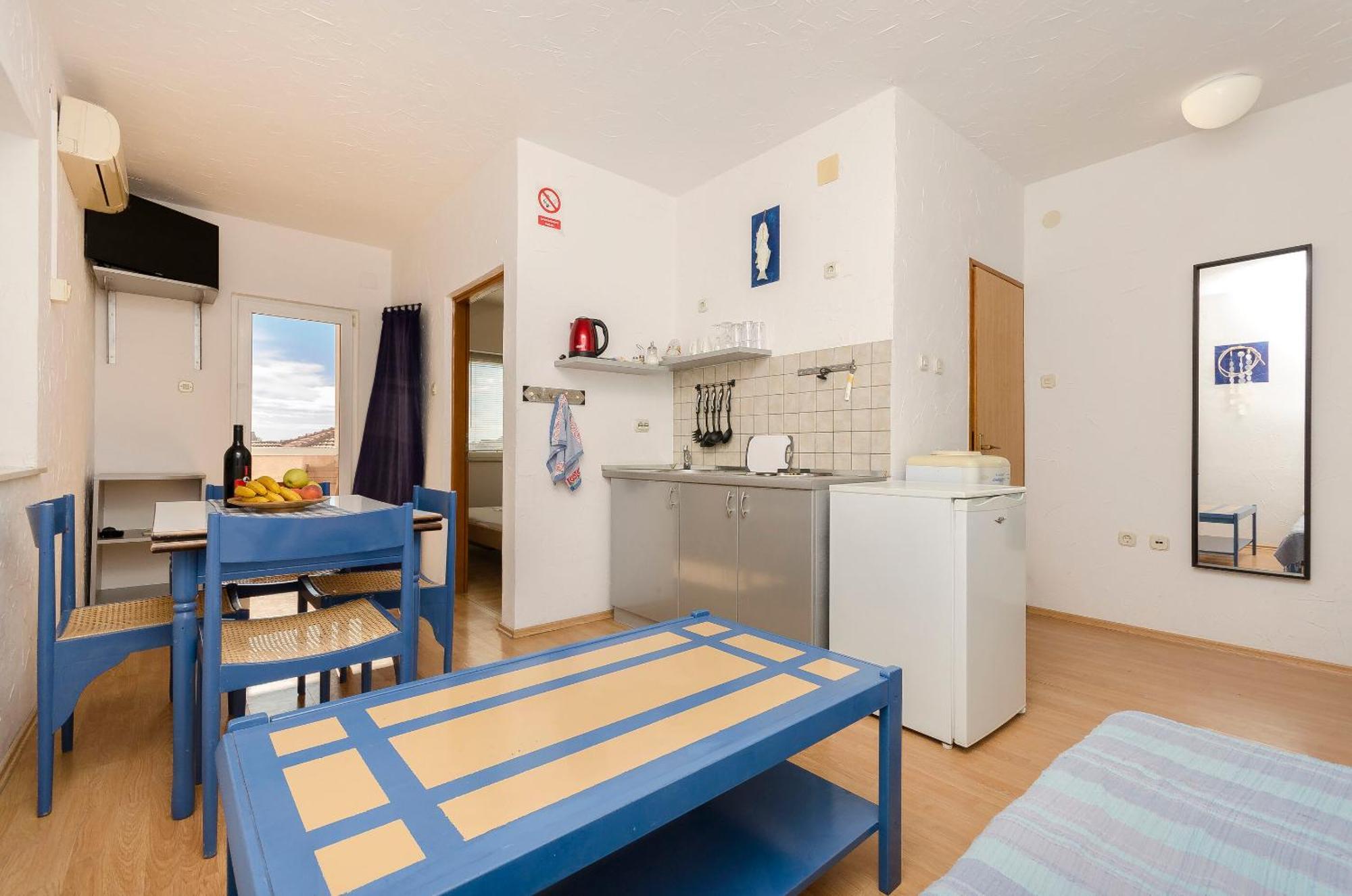 Apartments And Rooms Mladen Vodice Exterior foto