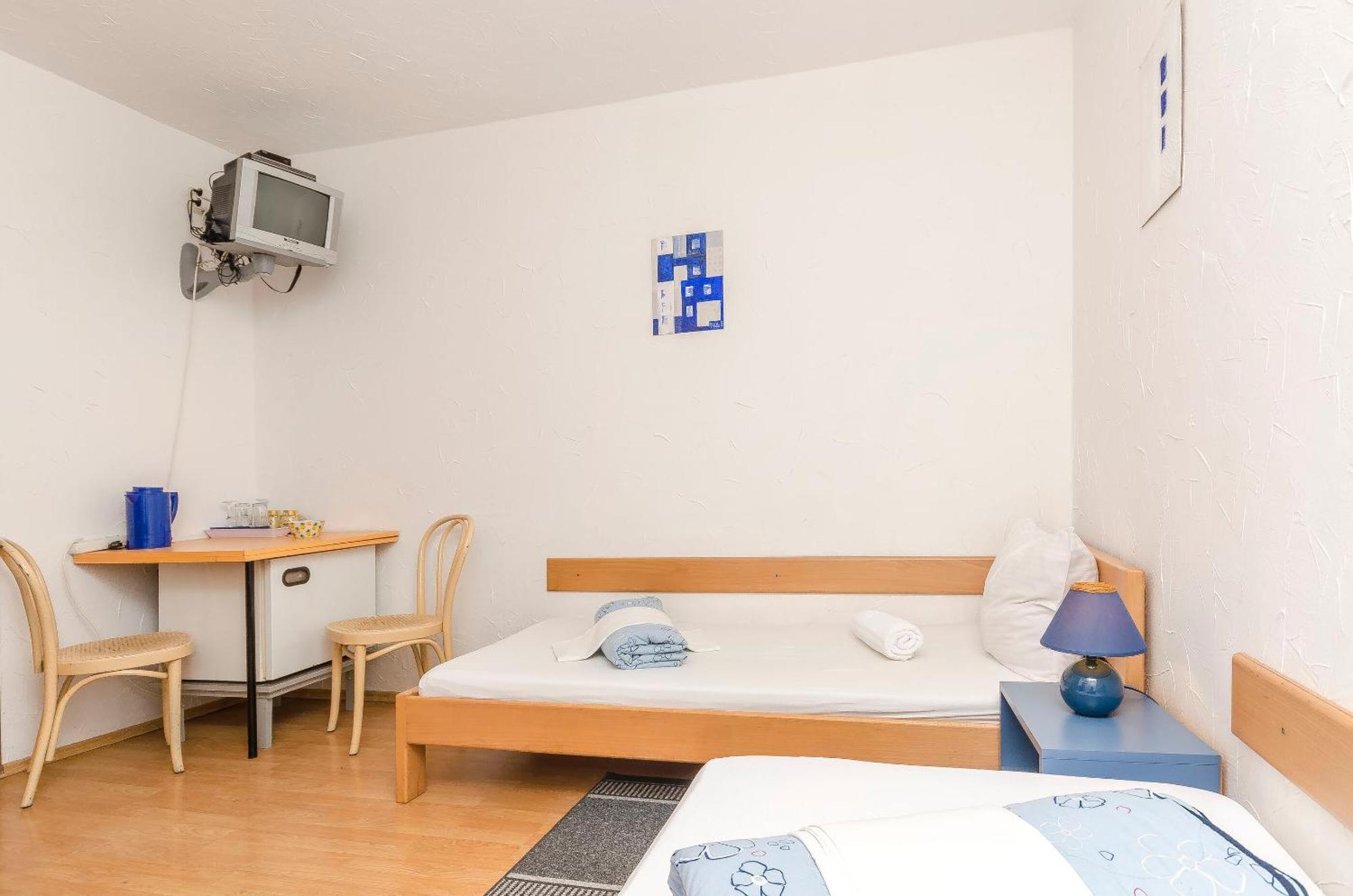 Apartments And Rooms Mladen Vodice Exterior foto