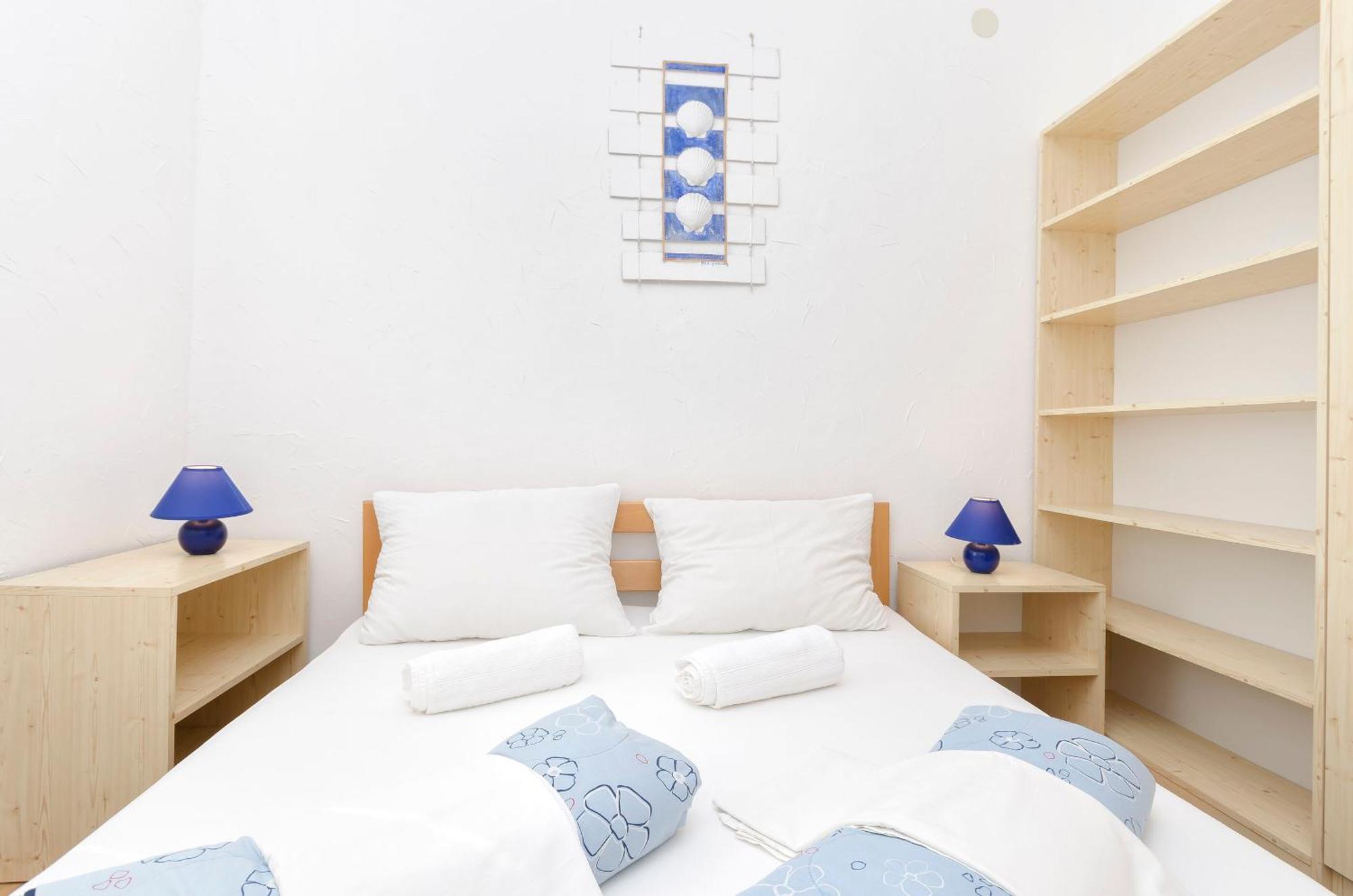 Apartments And Rooms Mladen Vodice Exterior foto
