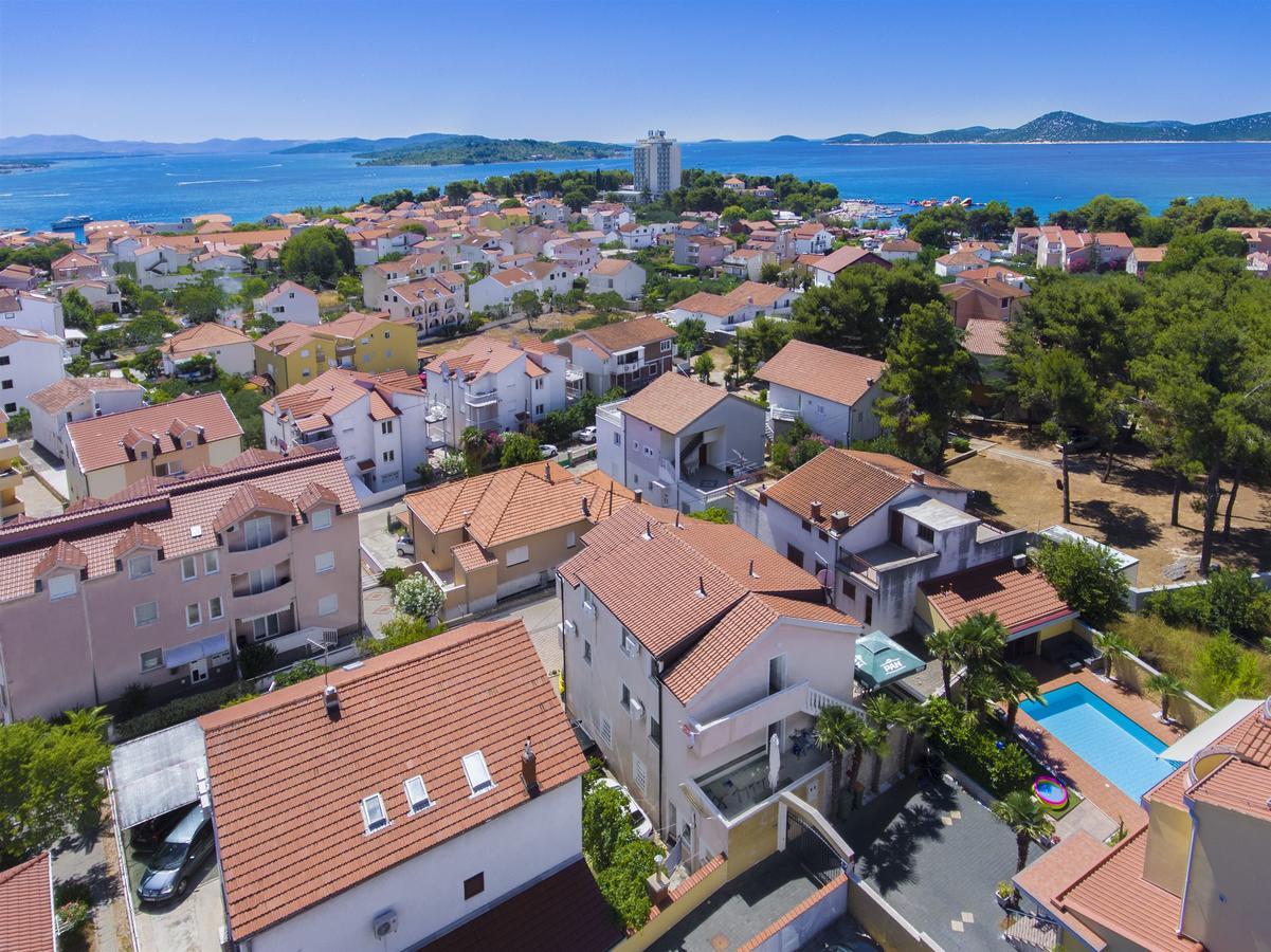 Apartments And Rooms Mladen Vodice Exterior foto